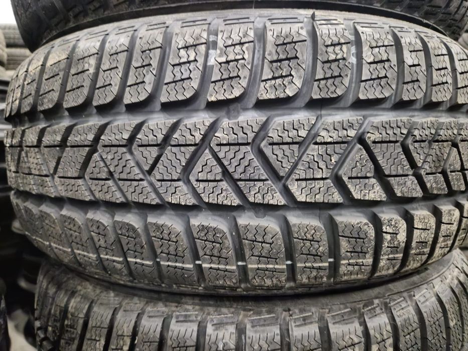 4 anvelope iarna noi Pirelli 215 55 17