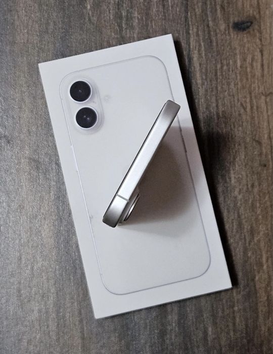 Iphone 16 la cutie ca nou 10/10