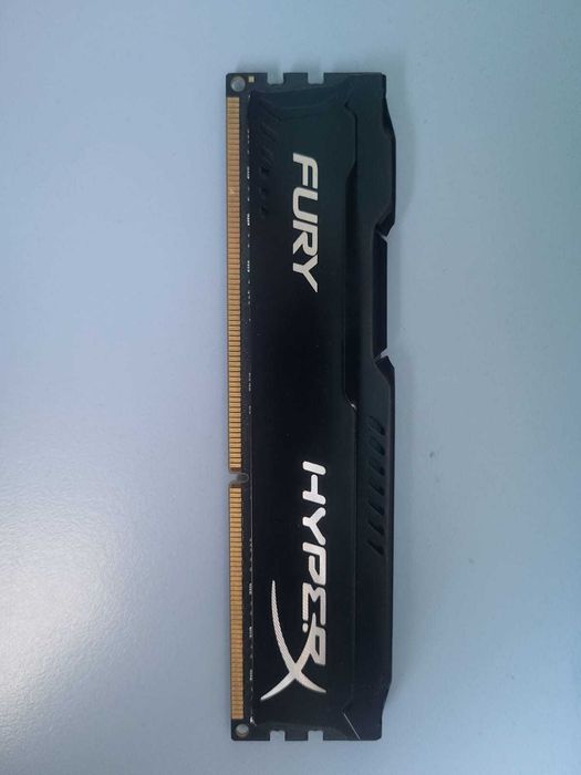 Kingston Furry Hyperx 8GB DDR3 1866MHz cu lumini albastre