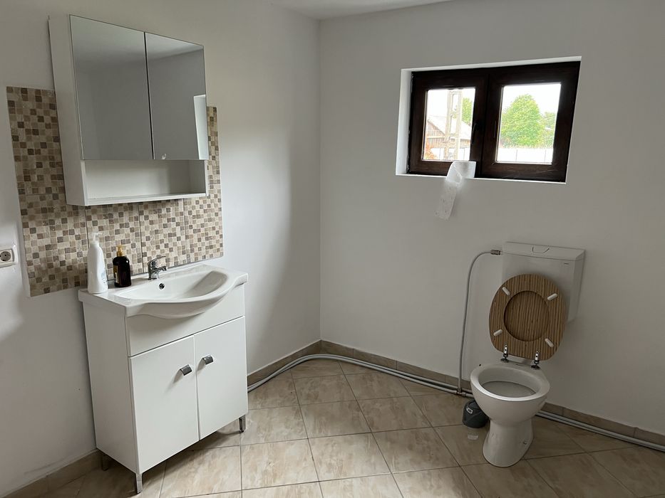 Casă nouă 2025 cu curte – aproape Moinești – PREȚ FOARTE BUN