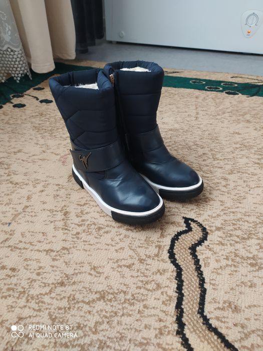 Продам детские сапожки для девочек