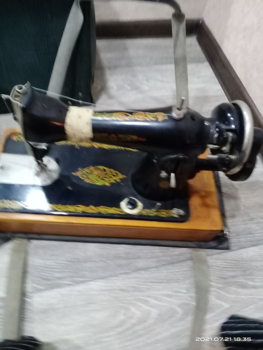 Продам швейную машинку " Подольск "