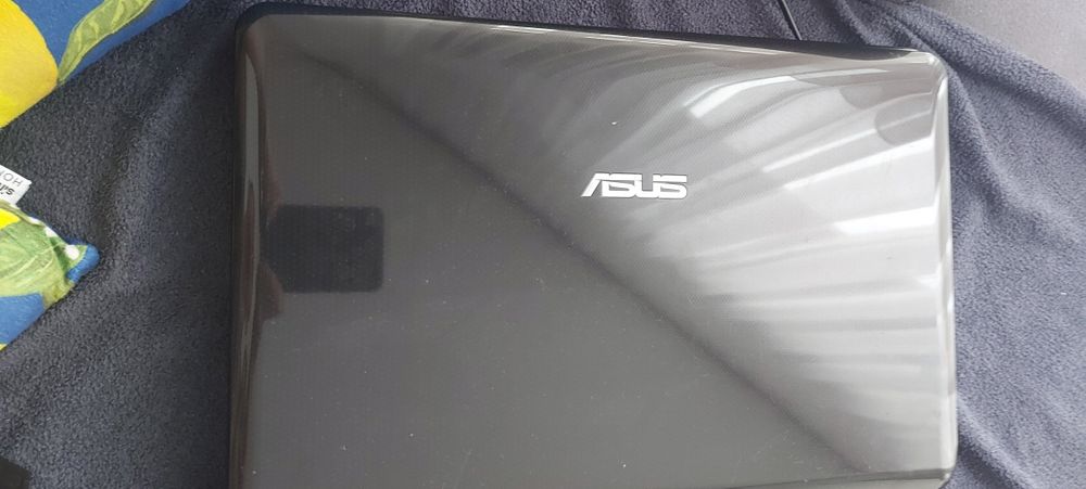 Лаптоп      ASUS