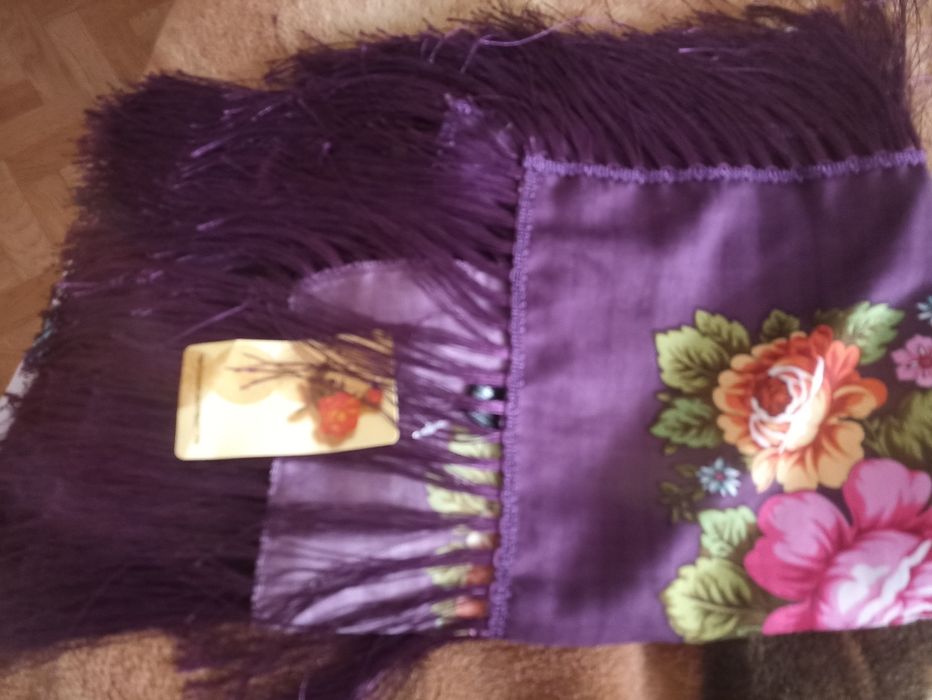 Продам платок. Очень красивый