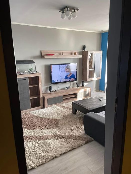 Proprietar, vând apartament decomandat 3camere, zona semicentrală