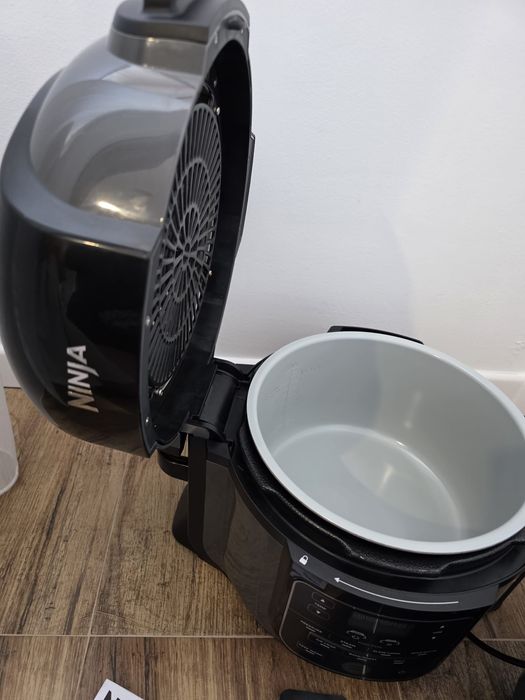 Vând Ninja Foodi Multi-Cooker OP300EU, 7 în 1, 6L