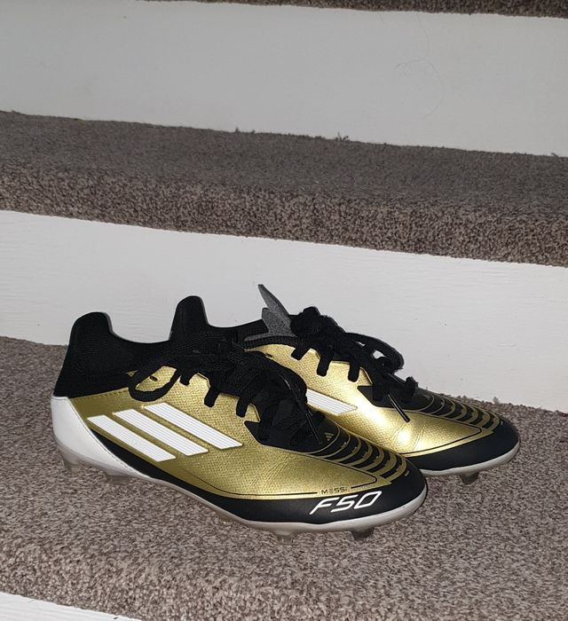 Продам бутсы adidas messi 36 размер