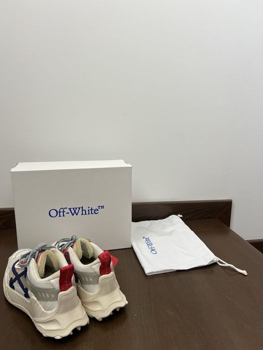 Adidasi Off-White Odsy