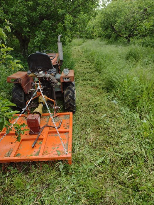 Китайски трактор с косачка