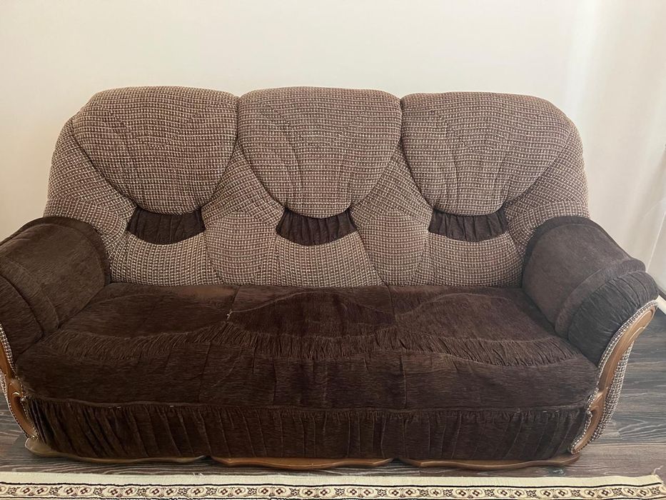Диван кресло коричневого цвета
