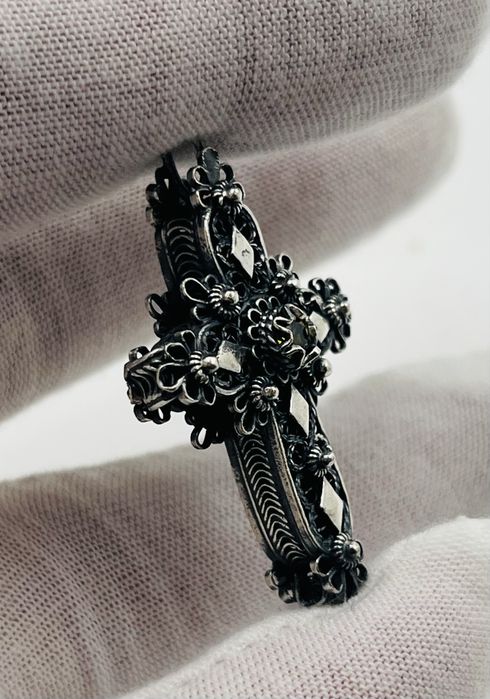 Филигранен сребърен кръст с полускъпоценен камък цитрин