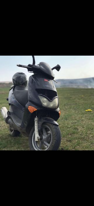 Scuter Aprillia 125 cm3