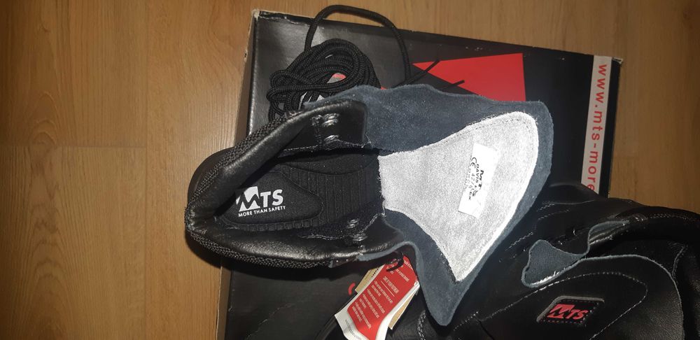 Високи работни обувки кубинки