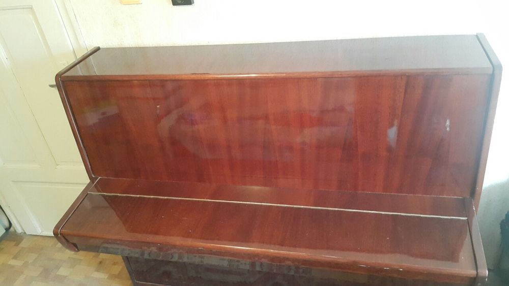 Руско пиано "Ласточка"