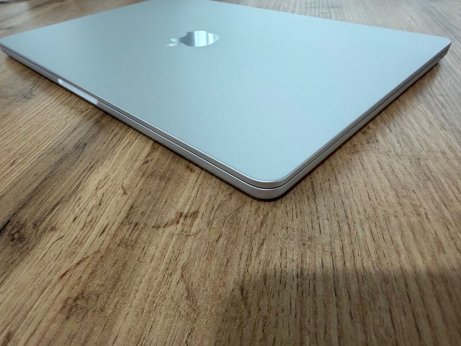 MacBook Air 13" M4 Chip 10-CPU, 8-GPU, 16GB RAM, 256GB SSD В ГАРАНЦИЯ