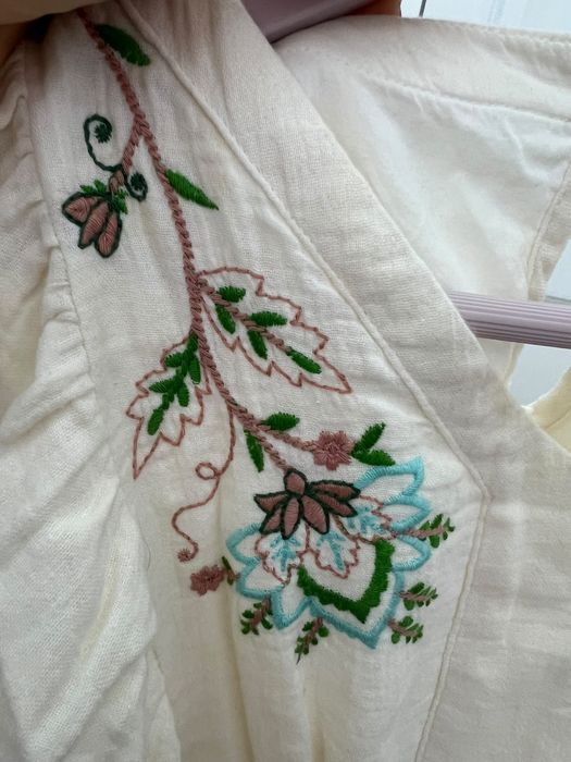 Vand rochie cu broderie pentru fete 9-16 ani