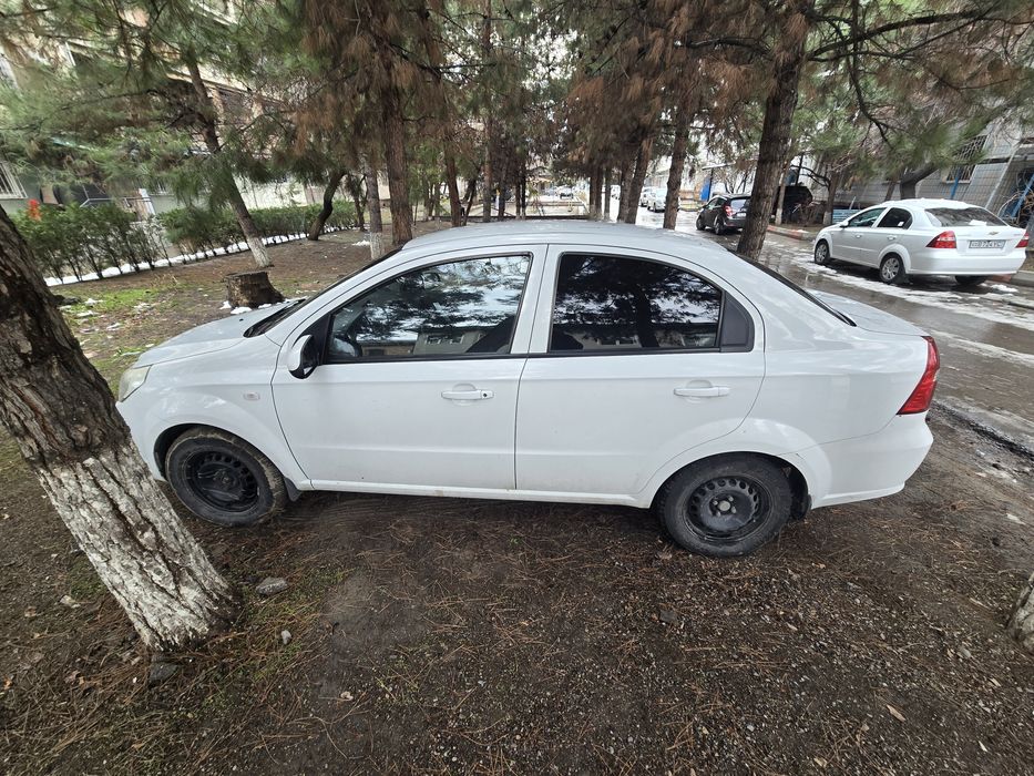 6150$ nexia 3 srochna 2018 yil yurgani 175.000 min