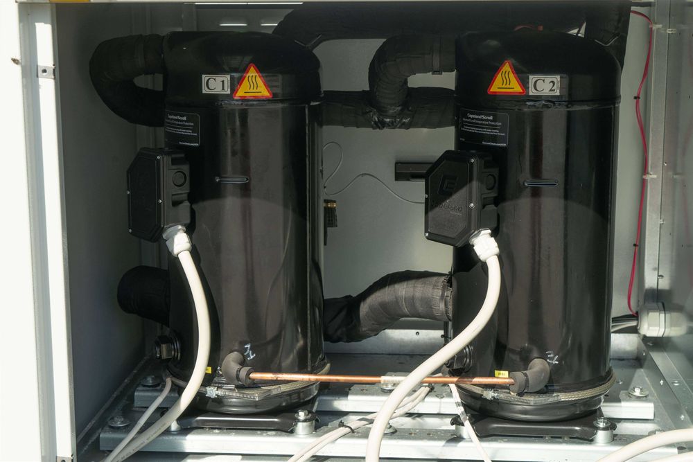 Chiller/Pompă de căldură răcit cu apă CLIMAVENETA NX-W-Y-H 0302 – 96.7 kW/107 kW | chiller 100 kw pret | Outlet
