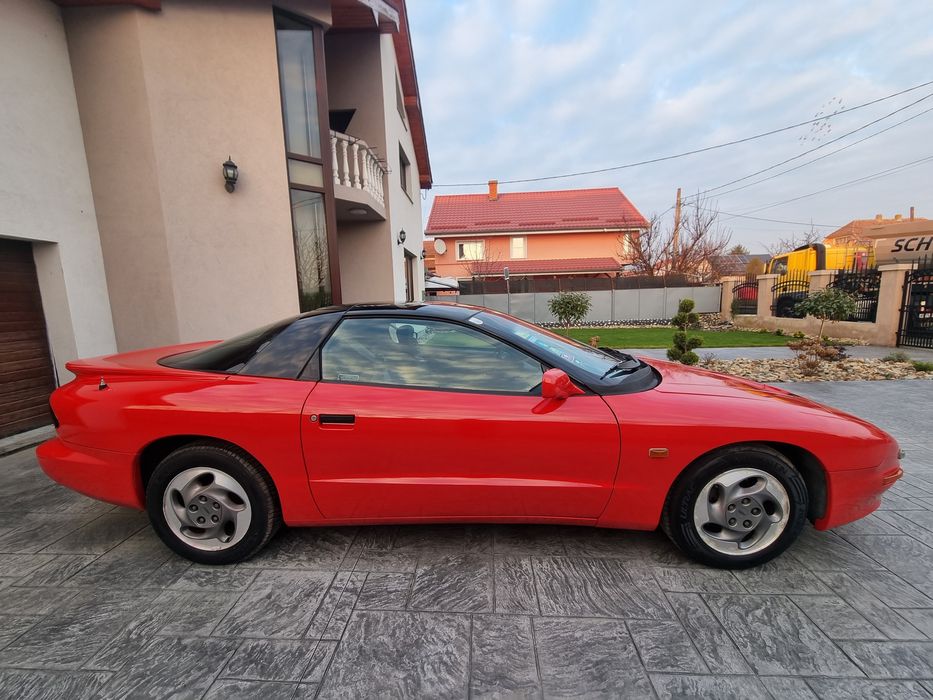 Pontiac Firebird masina de Epoca