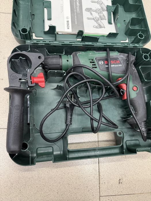 Bosch UniversalImpact 800 – 800W Ударна бормашина с куфар