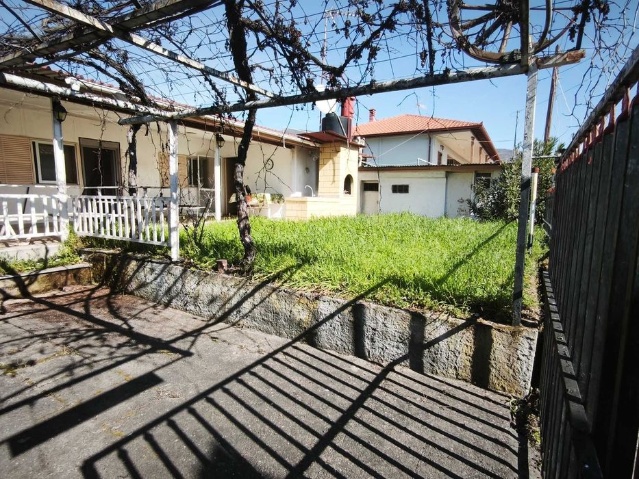 Продава многостайна къща 70 м2 с 2 парцела 330 м2 в Аспровалта, Гърция