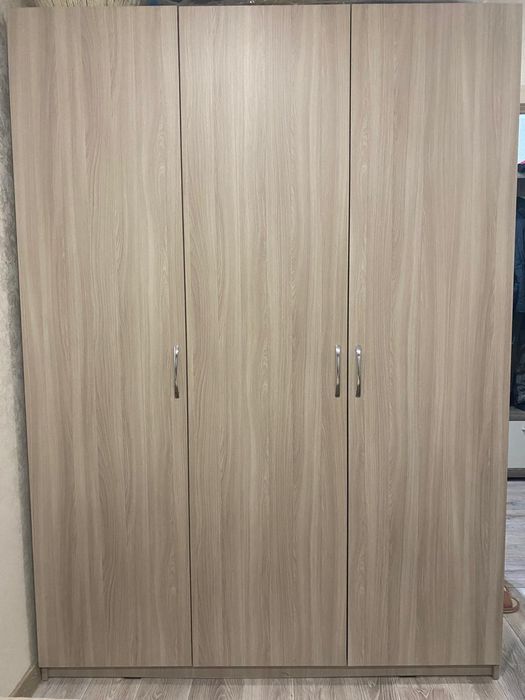 Продается Шифонер - 3х дверный