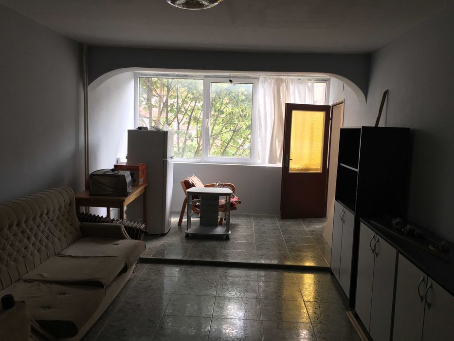 Дава се под наем Четиристаен апартамент в Шумен, Военно училище - 105 кв.м за 331.5 € - Снимка #1