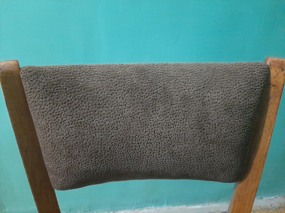 Стул,табуретка по одной шт.