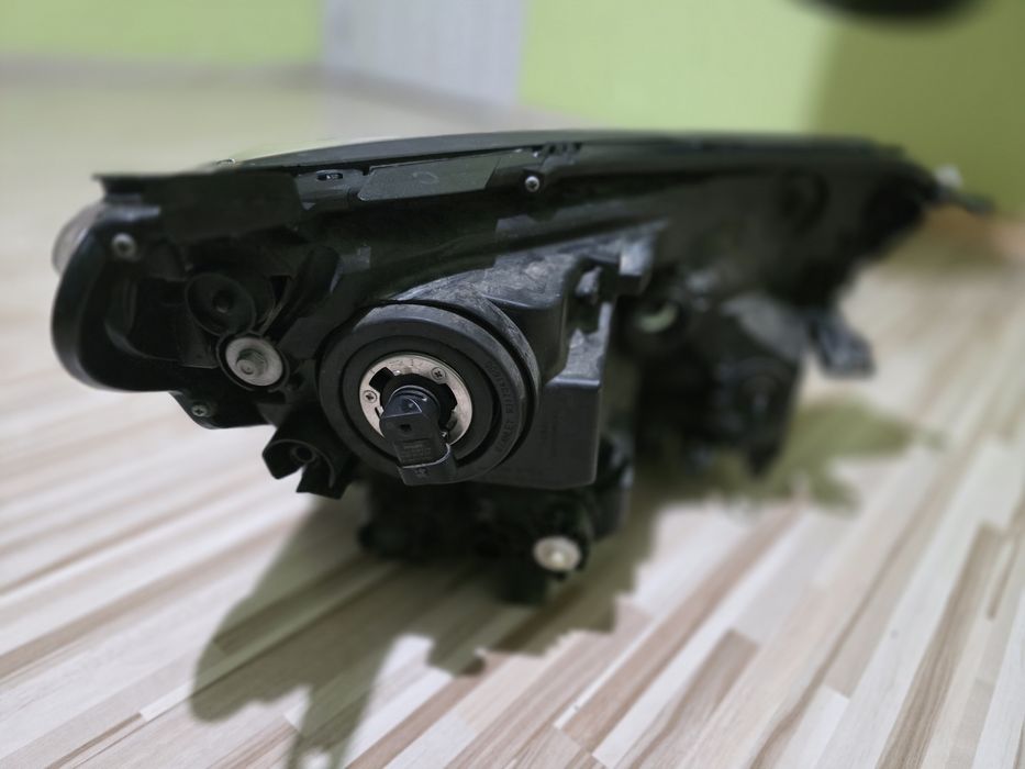 Фар Toyota Rav 4 hybrid