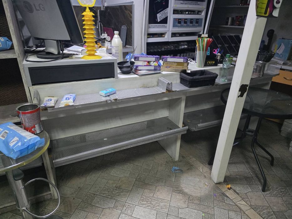 Рафтове за магазин алкохол и цигари