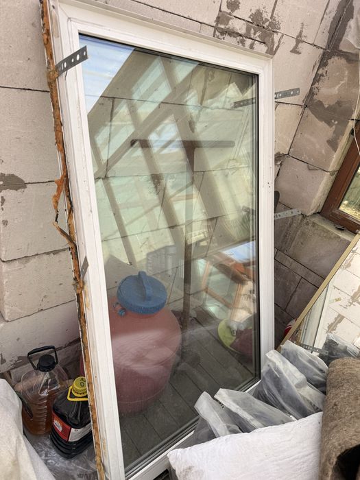 Продам окно в белой раме 140*85