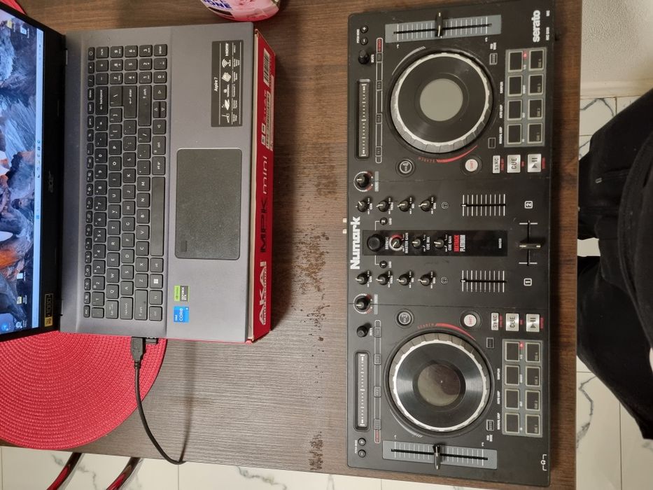 Consola DJ  Numark mixtrak platinum