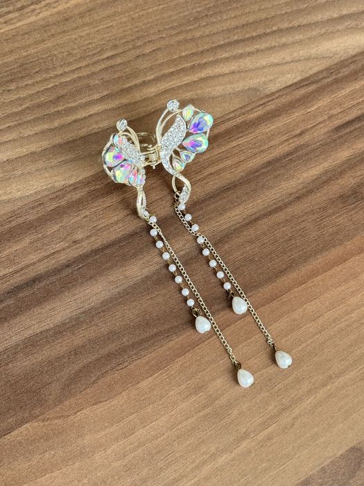 Заколка для волос в виде бабочки