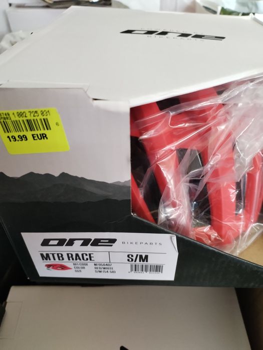 Каски за велосипедисти налични от s до L