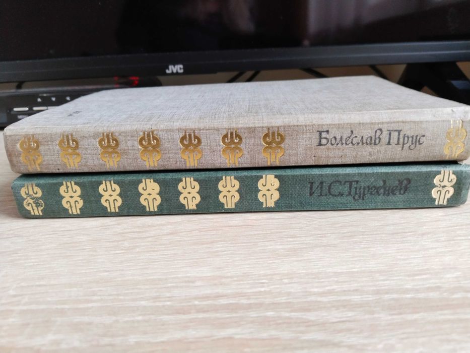 ,Световна класика за деца и юноши: ,Записки на ловеца,, и ,,Анелка,,