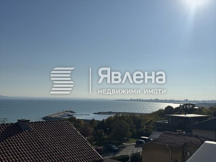 Просторен тристаен апартамент на 5-ти етаж с площ