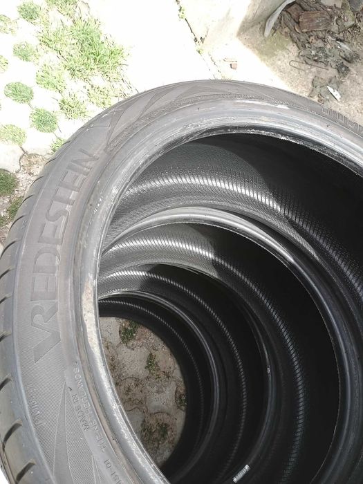 Продавам комплект летни гуми Vredestein 225/40 R18
