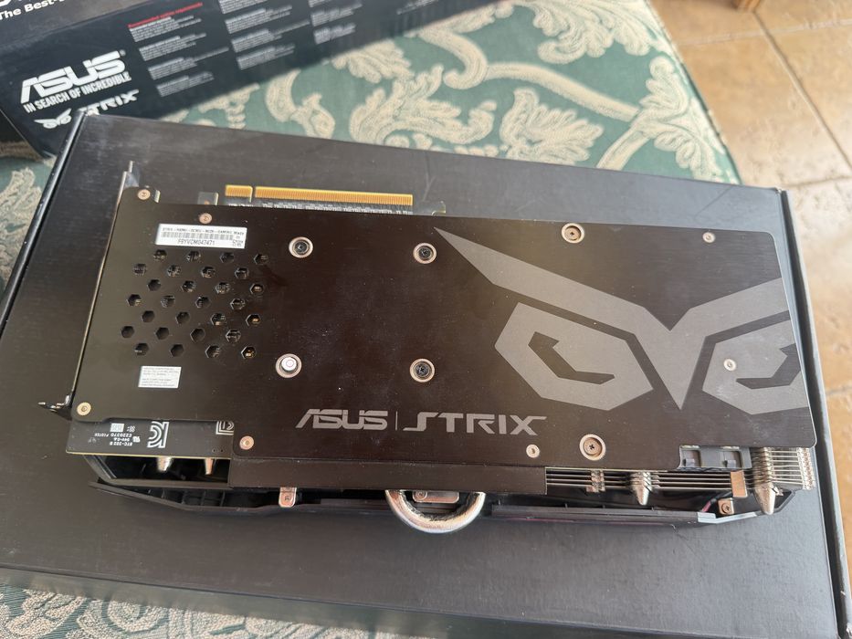 ASUS ROG STRIX Radeon R9 390 8GB GDDR5 – stare foarte bună