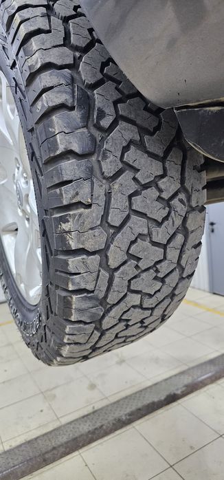 Шины на внедорожник.