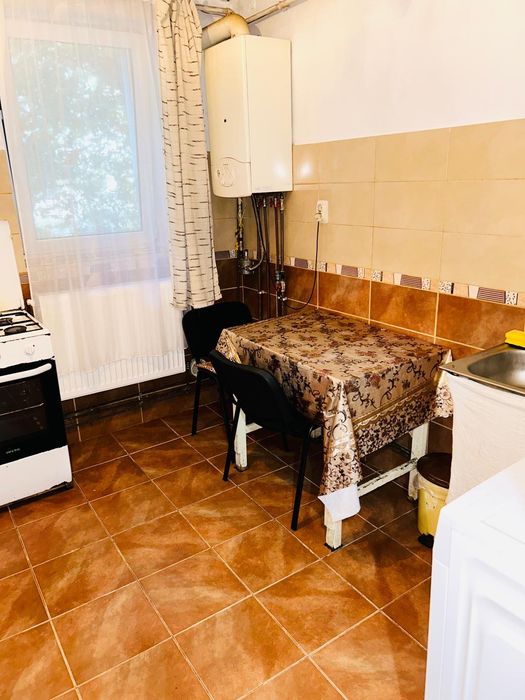Închiriez apartament