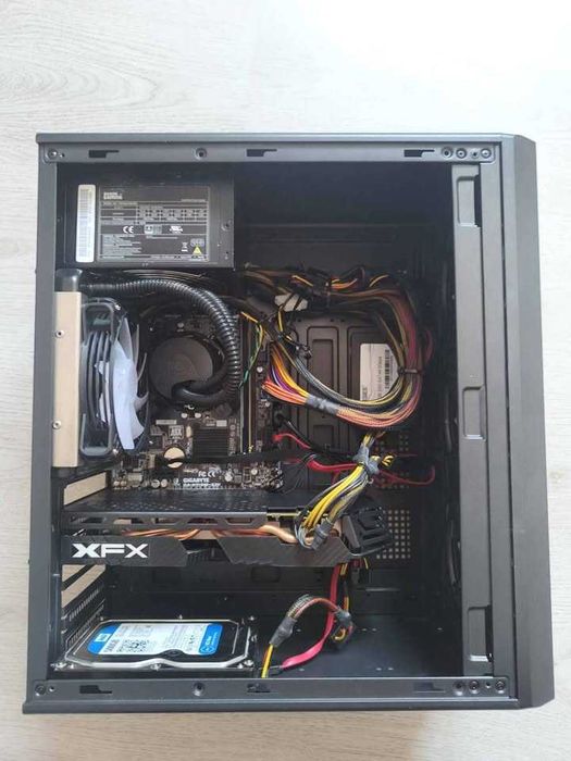 PC Gaming 1080p Intel i5 RX580 8GB Racire pe lichid AIO