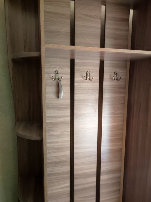 Срочно продам шкаф в прихожей