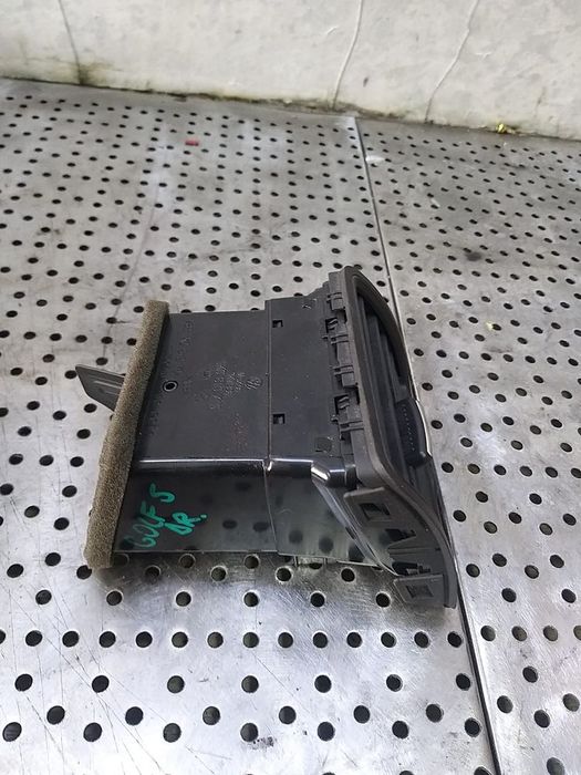 Grila ventilatie bord dreapta vw golf 5 1k 1k0819710