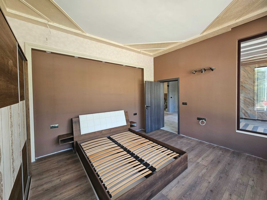 Продава се Тристаен апартамент в Велико Търново, Бузлуджа - 150 кв.м за 1200 €/кв.м - Снимка #3