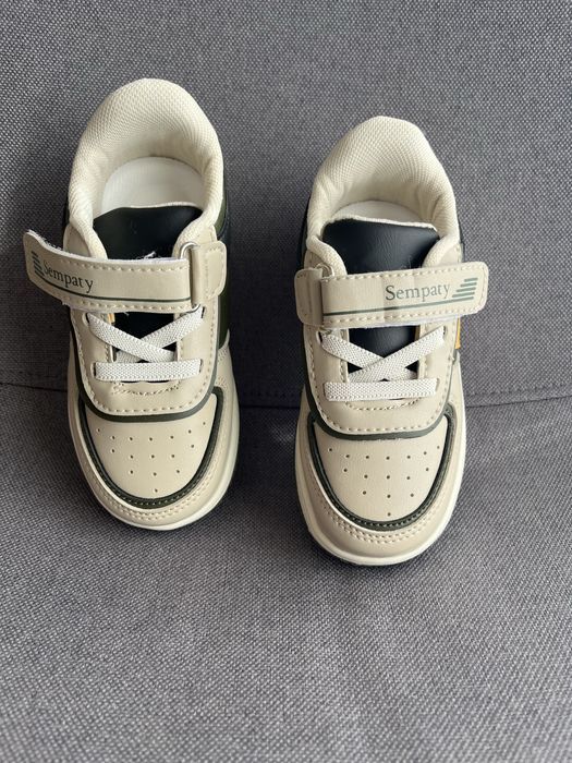 Adidasi noi marime 24