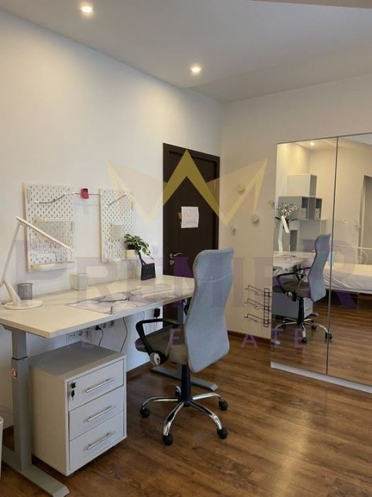 Дава се под наем Четиристаен апартамент в Варна, Център - 107 кв.м за 1350 € - Снимка #8