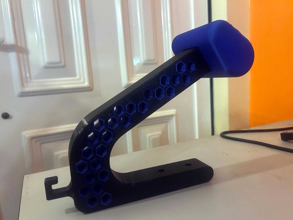 Suport cască motocicletă / ATV – design futurist, personalizabil