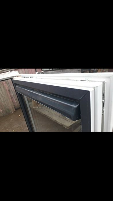 Geam cu trei foi de sticlă