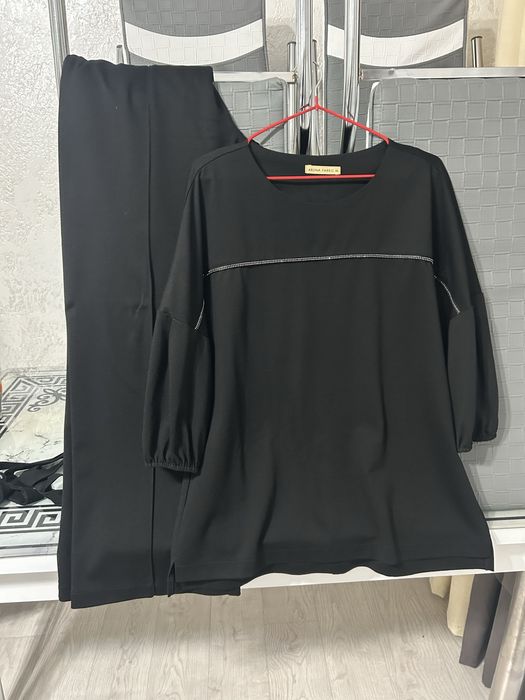 Костюмы офисные.