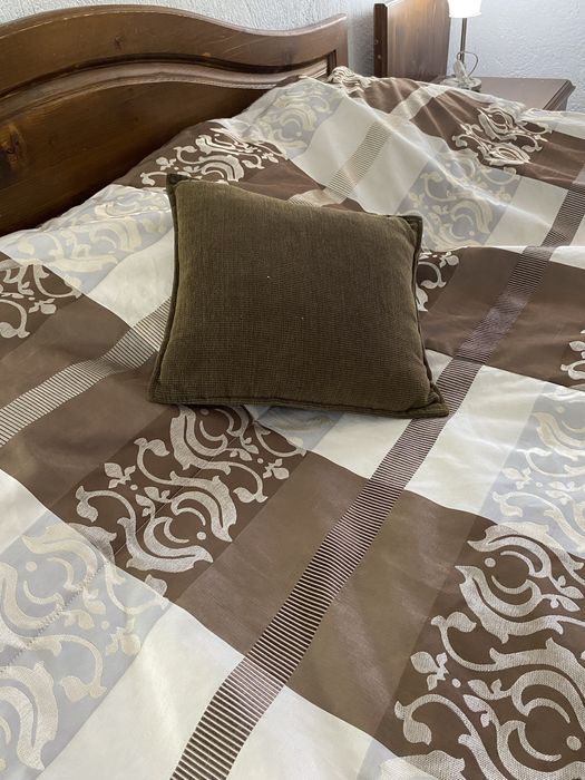 Продавам луксозно сатенирано шалте 30€